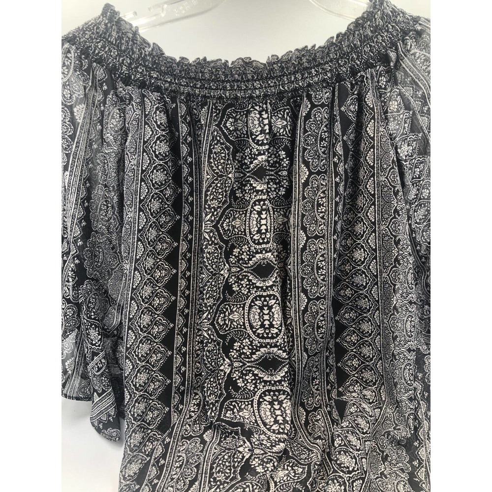 FREE W/PURCHASE City Triangles Blouse Black/White Medium On Off Shoulder Classy